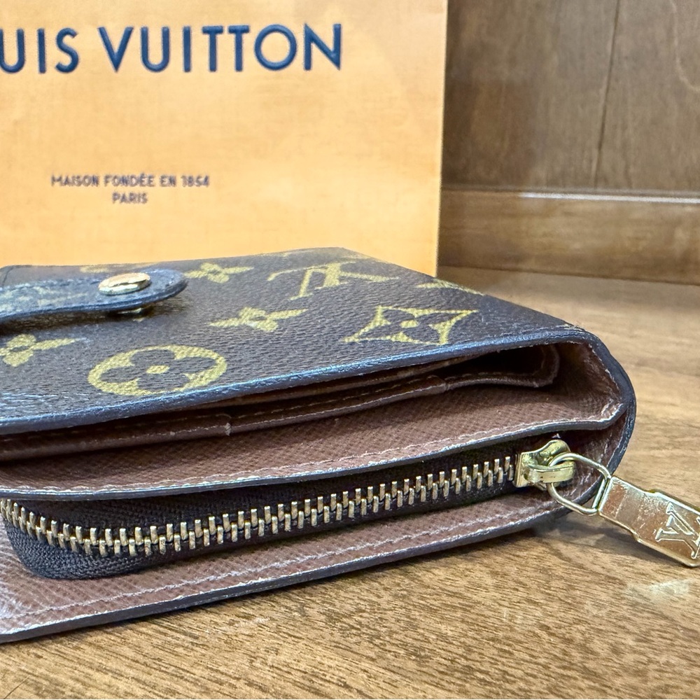 Authentic Louis Vuitton Monogram Porte-Monnaie Elise Compact Wallet - Picture 7 of 10